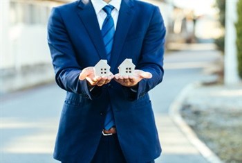 共有名義で相続した実家の課題を解決し、売却できた事例