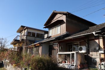 【金沢市版】相続した実家の「境界・越境」の問題を解決して、無事に売却した事例
